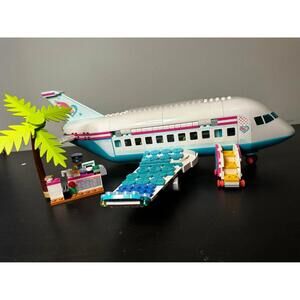 LEGO Friends Heartlake City Airplane (set 41429).